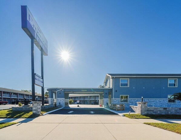 Exterior - Emerson Inn (Jacksonville)