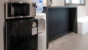 A compact kitchenette with a microwave, coffee maker, and water dispenser. - Hotel Stay Inn Seoul Station (Seoul)