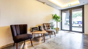 A modern waiting area with a sofa, a small table, and a chair. - Hotel Stay Inn Seoul Station (Seoul)