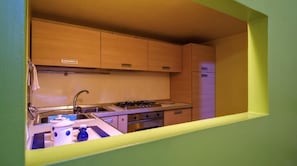 Appartamento Deluxe, non fumatori, vista cortile | Cucina privata