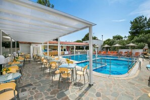 Outdoor pool - Hotel Sirines (Thasos)