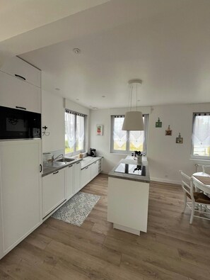 Private kitchen - Country house near the sea (Quessoy)