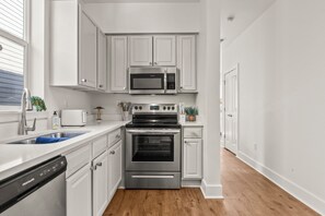 Microwave, oven, stovetop, dishwasher - OS OASIS- Cozy 3-Bedroom Cottage with Golf Cart - Minutes from Beach & Downtown (Ocean Springs)