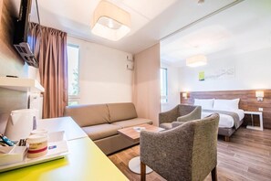 Living area - Comfort Suites Universites Grenoble EST (Saint-Martin-d'Heres)