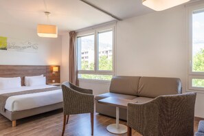 Living area - Comfort Suites Universites Grenoble EST (Saint-Martin-d'Heres)
