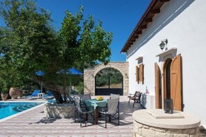 Outdoor pool - Silver Gem Villa with Private Pool (Frantzeskiana Metochia)