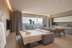 2 bedrooms, in-room safe, desk, iron/ironing board - Cala Theresia, Dora - Sea front apartment (Pachino)