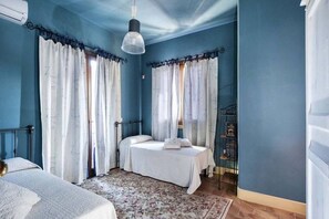6 bedrooms, iron/ironing board, travel crib, free WiFi - Relais Virginia & Pool, Full Resort, Marsala (Marsala)