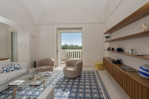 Unclassified image, 4 of 18, button