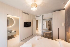 3 bedrooms, in-room safe, desk, iron/ironing board - Cala Theresia, Iris - Sea front apartment (Pachino)