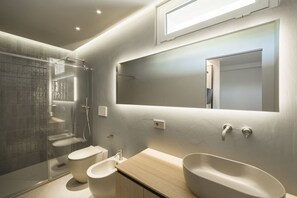 Shower, hair dryer, bidet, towels - Cala Theresia, Alea - Sea front apartment (Pachino)