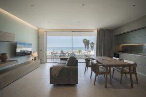 TV - Cala Theresia, Alea - Sea front apartment (Pachino)