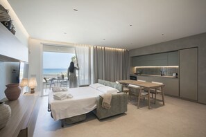 3 bedrooms, in-room safe, desk, iron/ironing board - Cala Theresia, Alea - Sea front apartment (Pachino)