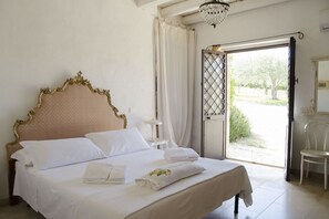 3 bedrooms, desk, iron/ironing board, travel cot - Casa Degli Aromi - San Lorenzo, Noto (Noto)