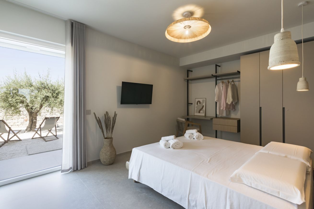 3 bedrooms, in-room safe, desk, iron/ironing board