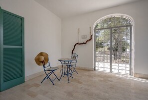 Interior - GuestHost - Borgo Lucia: Camelia Room (Selva di Fasano)