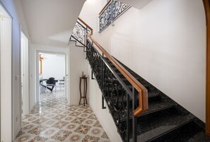 Interior - GuestHost - Borgo Lucia: Camelia Room (Selva di Fasano)