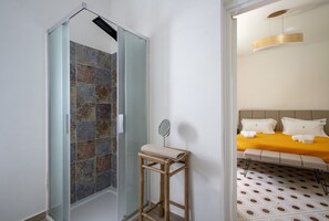 1 bedroom - GuestHost - Large room ideal for two, featuring a private bathroom and located in a villa in Borgo Lucia, a complex with a large shared garden. Surrounded by greenery, the accommodation is located in Selva di Fasano, a quiet hillside hamlet in the munici (Selva di Fasano)