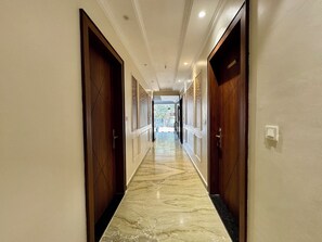 المنشأة من الداخل