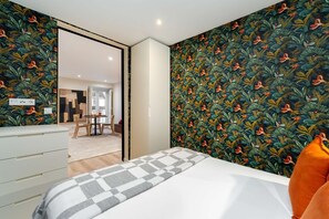 2 bedrooms, iron/ironing board, travel cot, WiFi - Live Lisbon from the Famous Green Street (Lisbon)