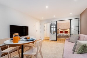 2 habitaciones, tabla de planchar con plancha, cuna de viaje y wifi 