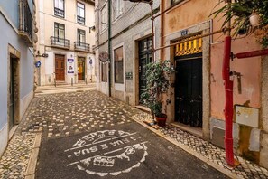 Exterior detail - Live Lisbon from the Famous Green Street (Lisbon)