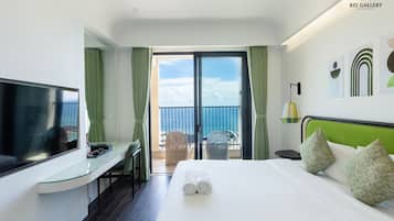 Desk, laptop workspace, iron/ironing board, free WiFi