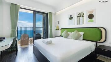 Appartement de base, balcon, vue sur la plage | Bureau, espace de travail pour ordinateurs portables