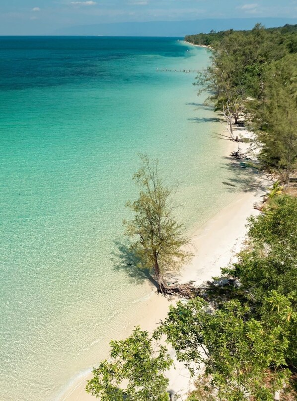 Beach nearby, sun loungers, beach umbrellas, beach towels - Rei Gallery Phu Quoc - Ocean (Phu Quoc)