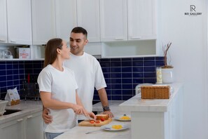 Basic-Apartment, Balkon, Strandblick | Speisen