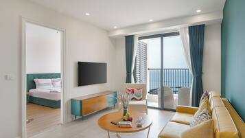 Deluxe-Apartment, 2 Schlafzimmer, Balkon, Strandblick | Wohnbereich