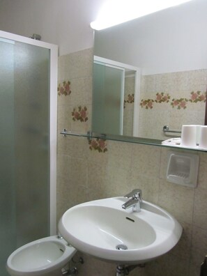 Bathroom - Appartamenti Arca and Ca Mure (Bardolino)