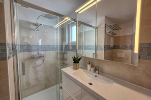 Shower, hair dryer - Brissago Lake View Gateway (Brissago)