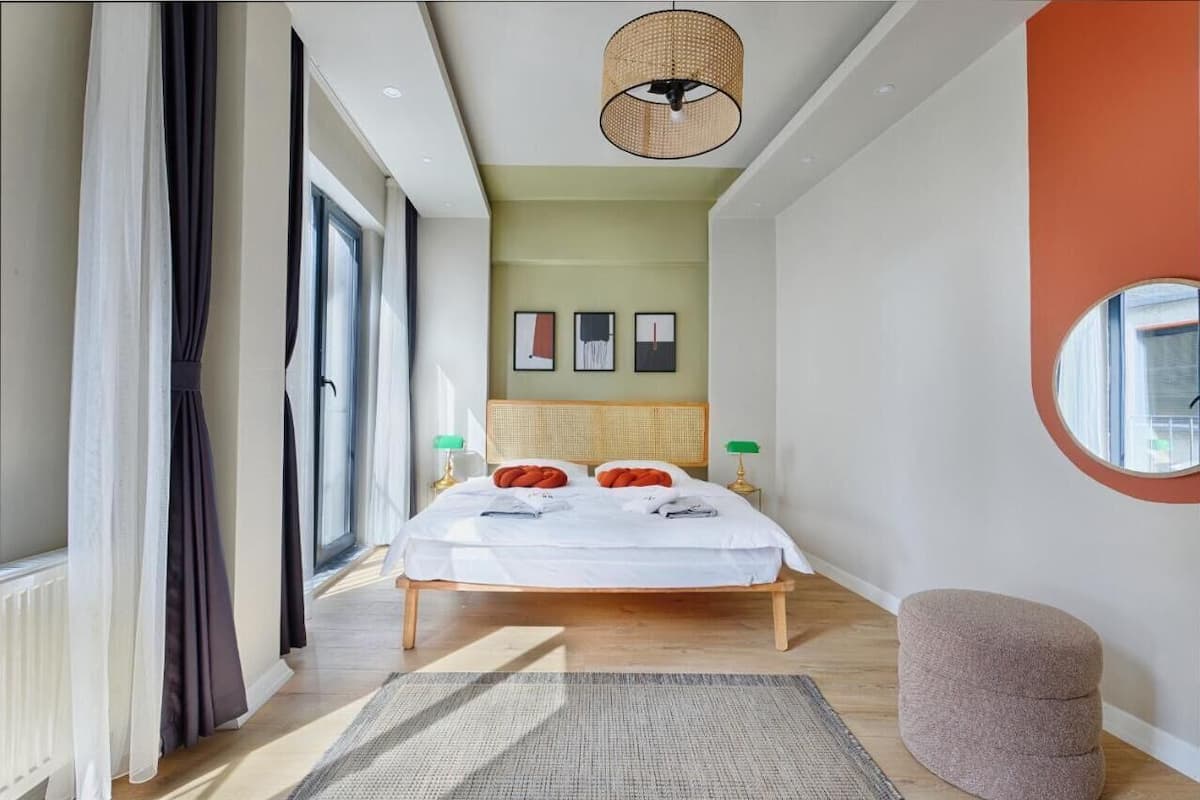 Apartament superior, vistes a la ciutat | Roba de llit d'alta qualitat, escriptori i habitacions insonoritzades