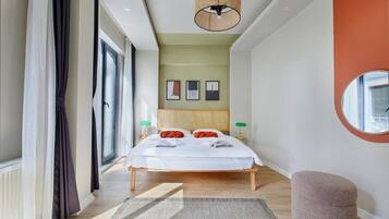 Apartament superior, vistes a la ciutat | Roba de llit d'alta qualitat, escriptori i habitacions insonoritzades