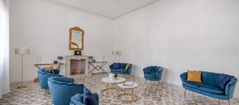 Bright room ideal for two, featuring a private bathroom and located in a villa in Borgo Lucia, a complex with a large shared garden. Surrounded by greenery, the accommodation is located in Selva di Fasano, a quiet hillside hamlet in the municipality of t