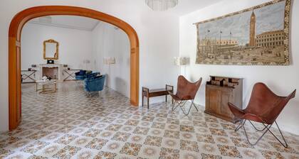 GuestHost - Bright room ideal for two, featuring a private bathroom and located in a villa in Borgo Lucia, a complex with a large shared garden. Surrounded by greenery, the accommodation is located in Selva di Fasano, a quiet hillside hamlet in the munic