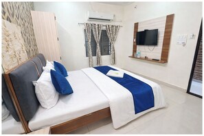 Deluxe Double Room, Air conditioning | View from room - Hotel Mahakal Aashray Ujjain (Ujjain)