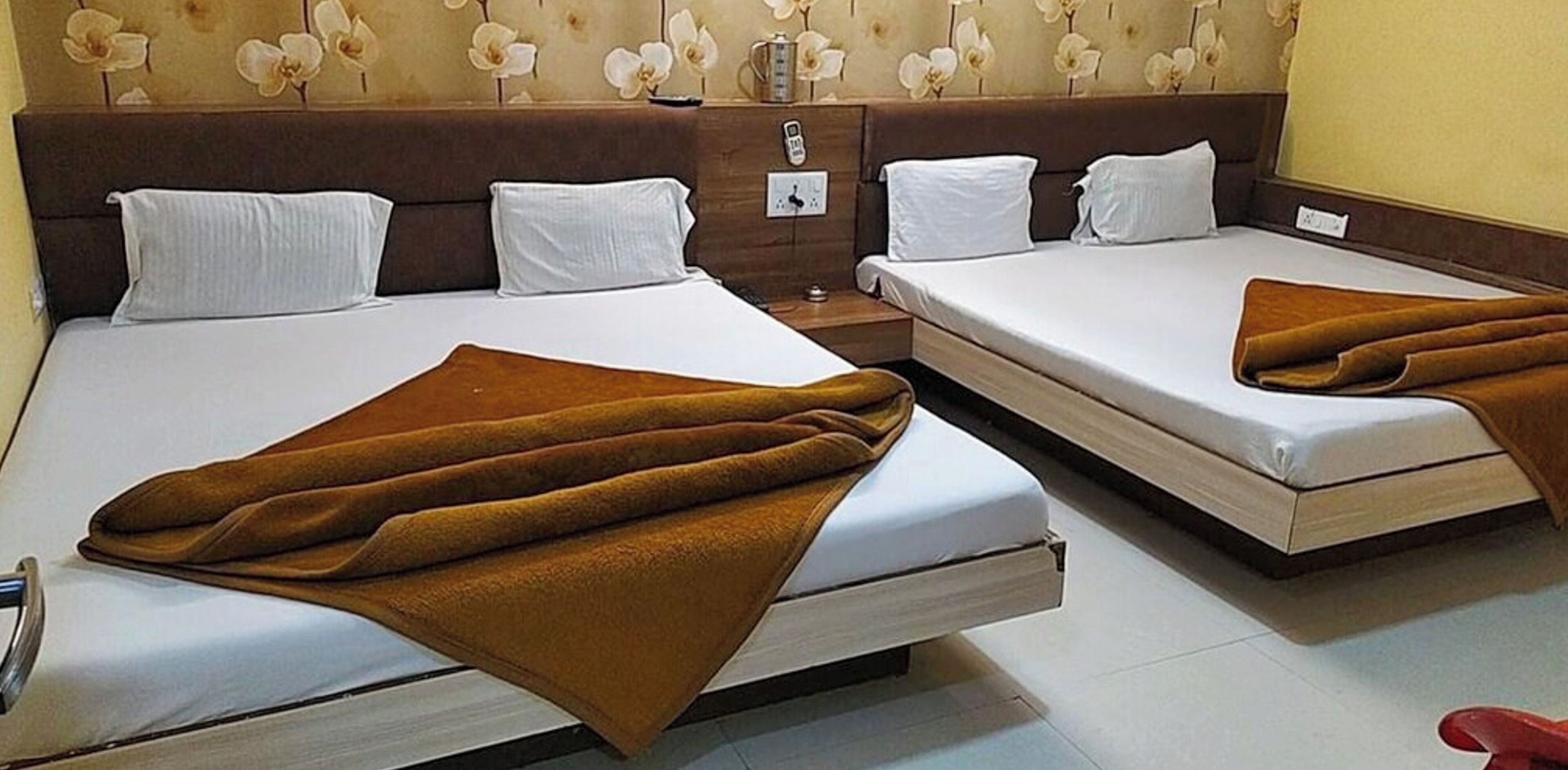 Deluxe Quadruple Room, Air conditioning | Hypo-allergenic bedding, desk, soundproofing, free WiFi