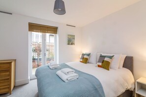 書桌、熨斗/熨衫板、Wi-Fi、床單