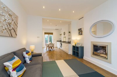 Large 2 bed Flat in Alexandra park with parking