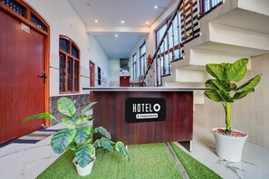 House | Reception - Hotel O Raj Ghat Ayodhya (Faizabad)