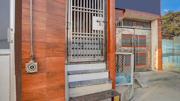 House | Meja sambut tetamu