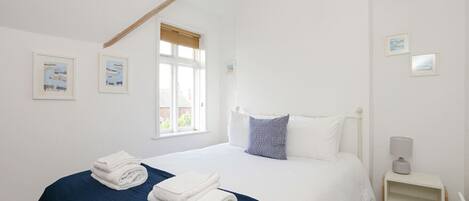 Una scrivania, ferro/asse da stiro, Wi-Fi, lenzuola