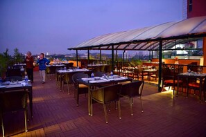 Outdoor dining - Fortune Hotel South Park, Trivandrum (Thiruvananthapuram)