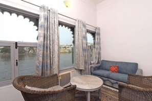 Living area - Hotel Sarovar (Udaipur)