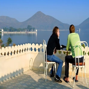 Outdoor dining - Ram Pratap Palace (Udaipur)