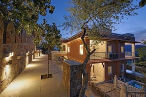 Property grounds - Fateh Garh (Udaipur)