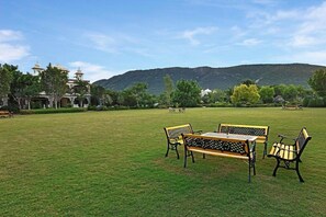 Outdoor dining - The Udaibagh Udaipur (Udaipur)