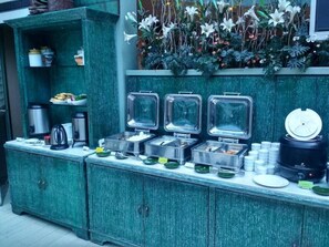 Outdoor dining - The E-square Hotel (Pune)
